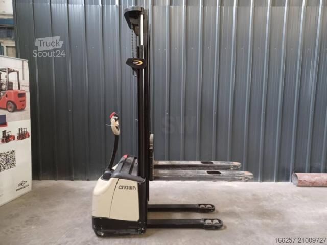 Handmatige stapelaar Crown WF3000-1.0FT