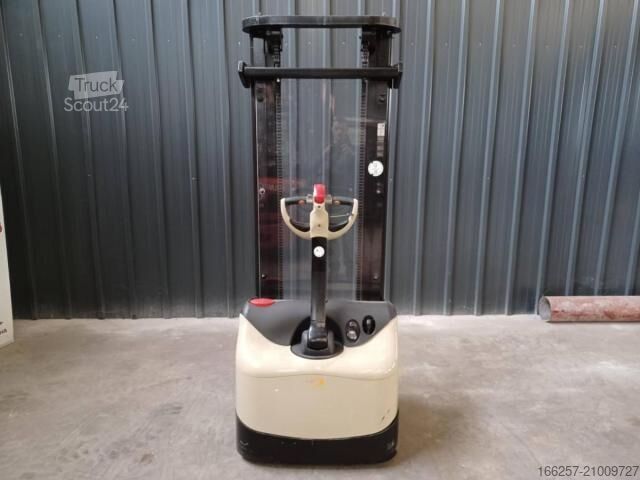 Handmatige stapelaar Crown WF3000-1.0FT