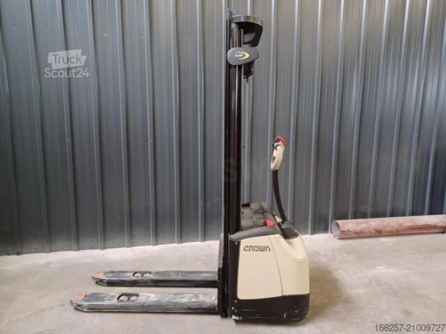 Handmatige stapelaar Crown WF3000-1.0FT
