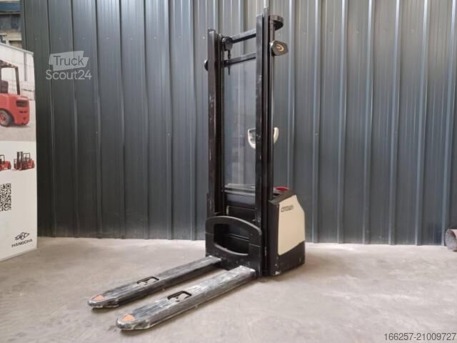 Handmatige stapelaar Crown WF3000-1.0FT