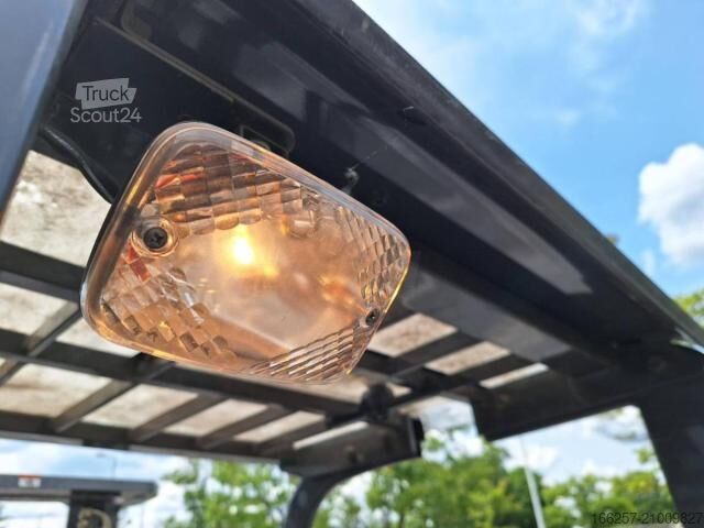 Chariot élévateur frontal Nissan S1N1L130