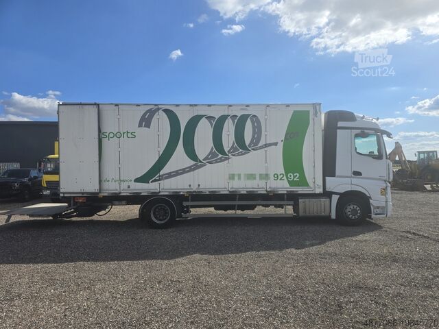 Camion-caisse Mercedes-Benz Actros 1833