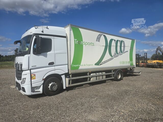 Camion-caisse Mercedes-Benz Actros 1833