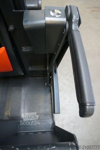 High level order picker Linde V 10 5212