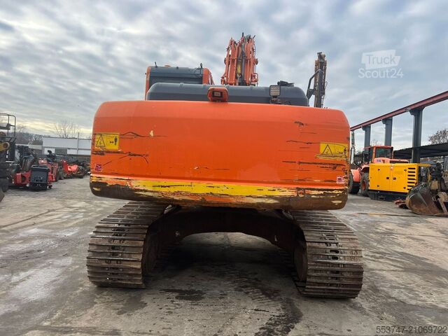 Pelle sur chenilles Komatsu HB 215 LC-1