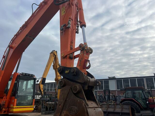 Pelle sur chenilles Komatsu HB 215 LC-1