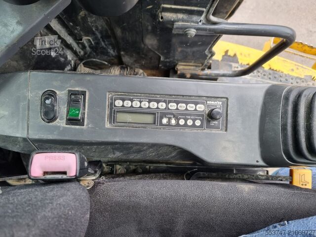 Paletli ekskavatör Komatsu PC 228 USLC-8