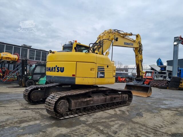 Paletli ekskavatör Komatsu PC 228 USLC-8