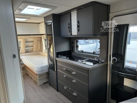 Τροχόσπιτο Hobby De Luxe 495 UL IC Sonder. Mod. 2026 1800 kg