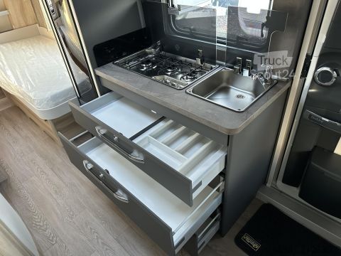 Τροχόσπιτο Hobby De Luxe 495 UL IC Sonder. Mod. 2026 1800 kg