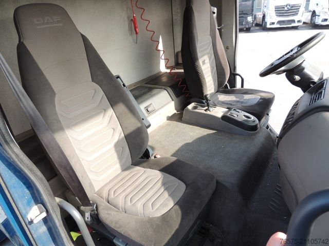 Camión caja DAF 55 250 koffer + LBW (blatt)