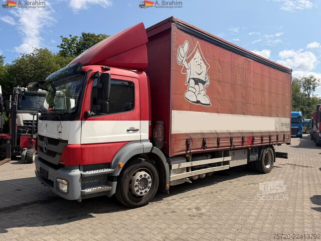 Kamion sa ravnom platformom i ceradom Mercedes-Benz 1829L Staplerhalterung, , Schiebeplane Türen hinten