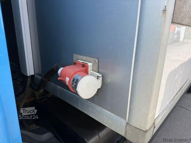 Camion frigorifique MAN TGL 12.220 L FLEISCH-Kühlk.*5 Rohrbahnen*THERMO