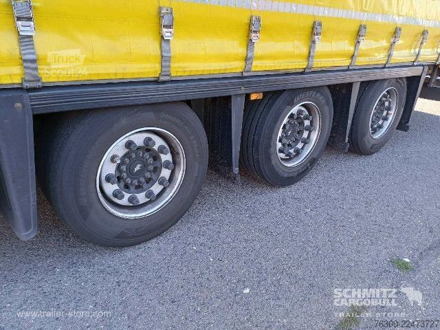 Semiremorcă deschisă cu prelată Schmitz Cargobull Curtainsider Mega Getränke