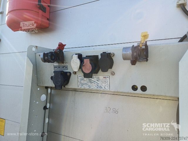 Semiremorcă deschisă cu prelată Schmitz Cargobull Curtainsider Mega Getränke