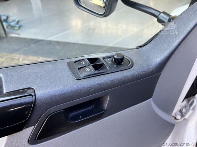 Platformwagen met kraan Volkswagen Transporter 2.0 TDI L1H1 102pk Laadkraan Amco V...