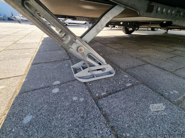 Kelioninis namelis ant ratų Knaus Sudwind 550 FSK