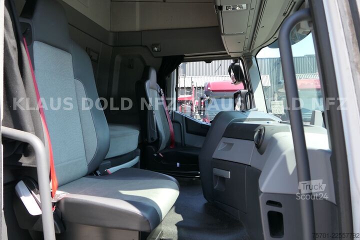 Standardowy ciągnik siodłowy RENAULT T 480 High Cab 2 XL Tanks Retarder Euro 6