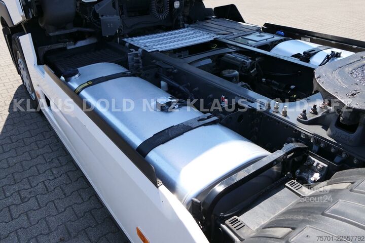 Standardowy ciągnik siodłowy RENAULT T 480 High Cab 2 XL Tanks Retarder Euro 6
