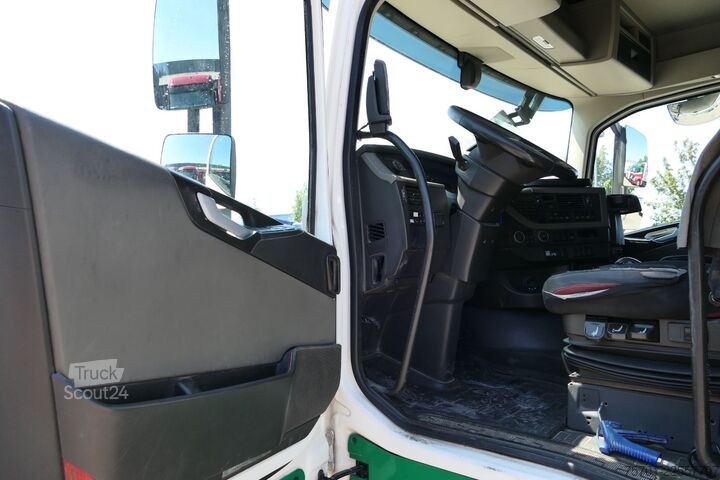 Cysterna samochodowa VOLVO FH 460 Tierfutter 4-kammer Silo X-Track Assist