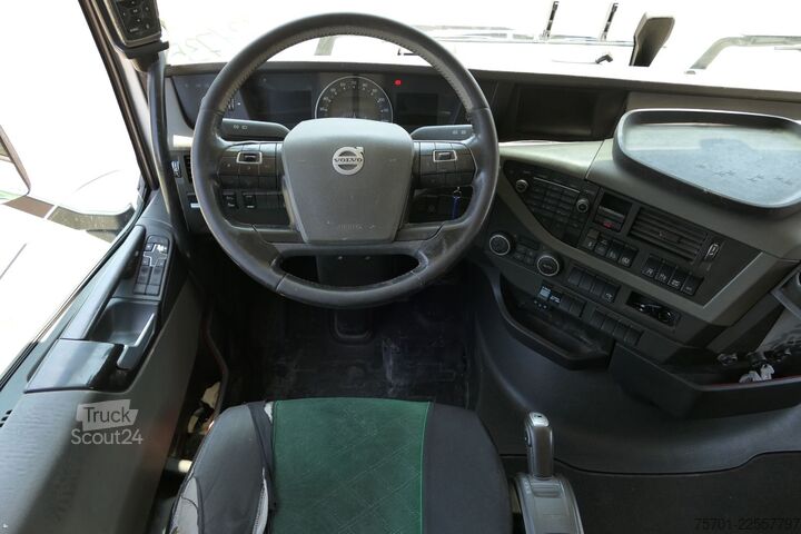 Cysterna samochodowa VOLVO FH 460 Tierfutter 4-kammer Silo X-Track Assist