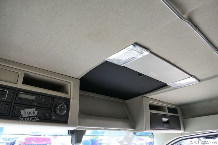 Cysterna samochodowa VOLVO FH 460 Tierfutter 4-kammer Silo X-Track Assist