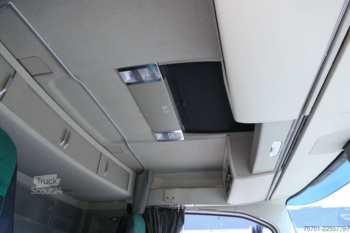 Cysterna samochodowa VOLVO FH 460 Tierfutter 4-kammer Silo X-Track Assist