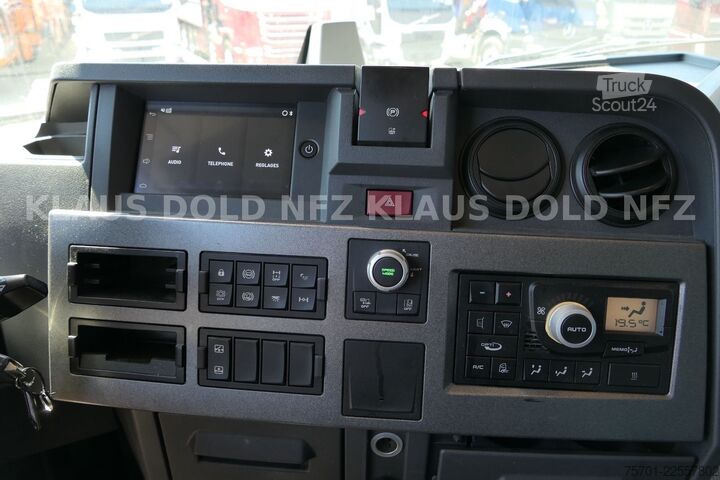 Standardowy ciągnik siodłowy RENAULT T 480 High Cab 2 XL Tanks Retarder Euro 6
