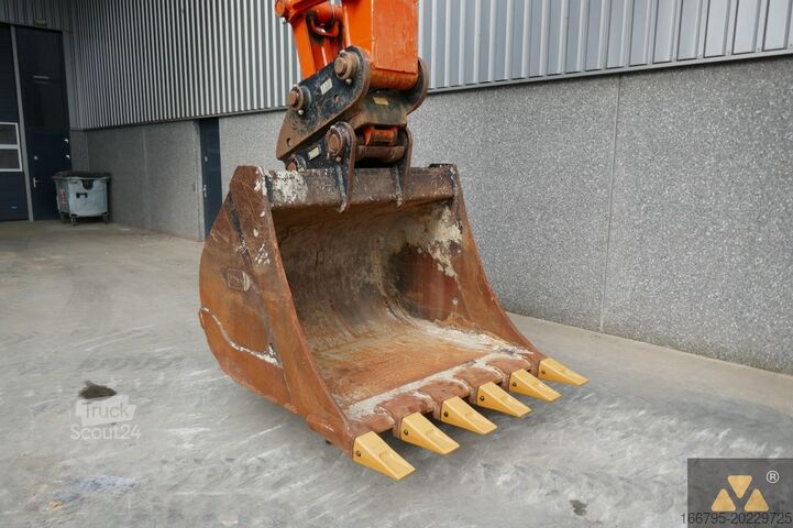 Raupenbagger Hitachi ZX300LC-7