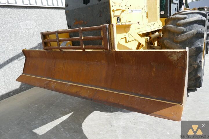 Skidder Caterpillar 525D