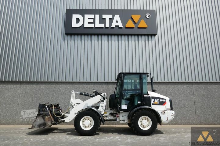 Carregadora de rodas Caterpillar 906M