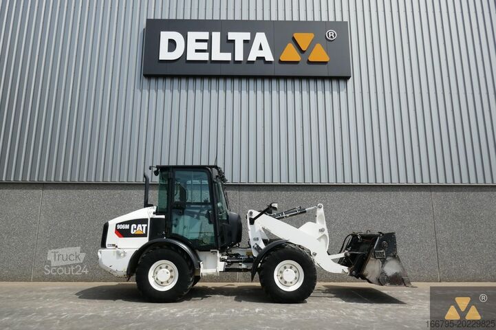 Riteņu iekrāvēji Caterpillar 906M