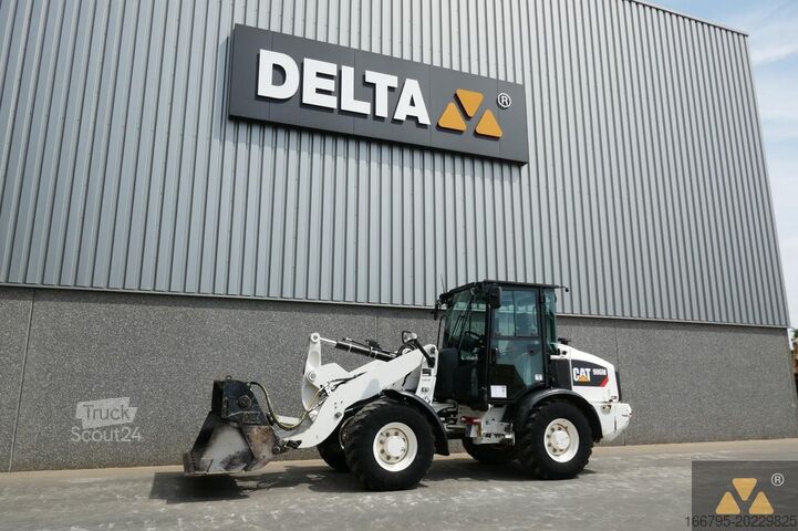 Riteņu iekrāvēji Caterpillar 906M