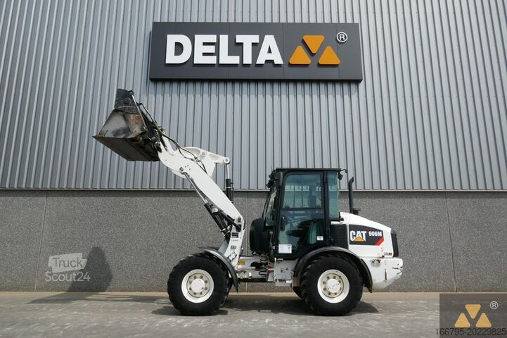 Riteņu iekrāvēji Caterpillar 906M