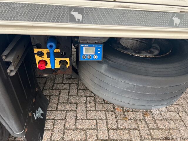 Gekoeld/bevroren transport SCHMITZ CARGOBULL Full options NL trailer