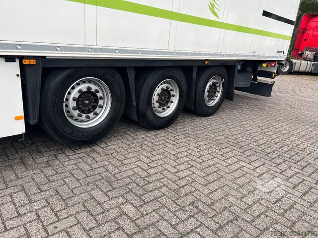 Gekoeld/bevroren transport SCHMITZ CARGOBULL Full options NL trailer