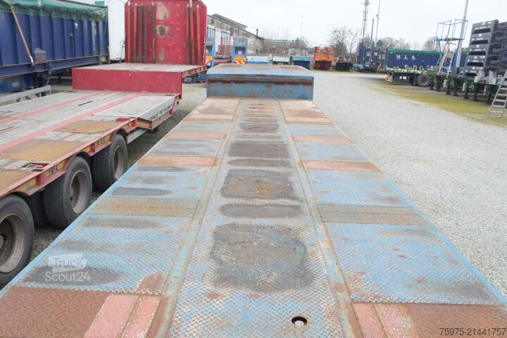 Dieplader oplegger voor het transport van bouwmachines merker semirimorchio carrellone 4assi rampe usa