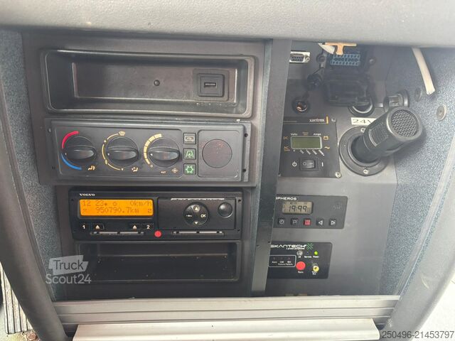 Tourwagen Volvo B8R 9500 4x2 AC / AUXILIARY HEATING / WC / WHEE...