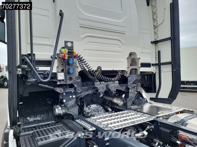 Standaard trekker Scania S560 4X2 NEW! Retarder Full-Air 2xTanks Leder S...