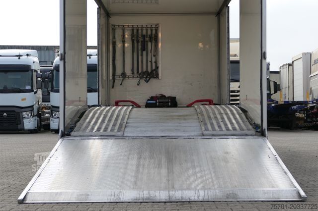 Furgon transport auto MERCEDES-BENZ Atego 822 Autotransporter Geschloss. Automatik