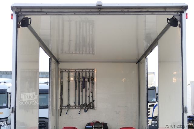 شاحنة نقل سيارات مغلقة MERCEDES-BENZ Atego 822 Autotransporter Geschloss. Automatik