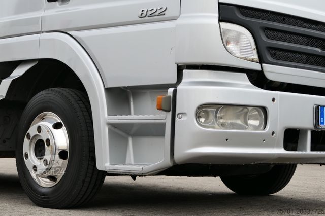 شاحنة نقل سيارات مغلقة MERCEDES-BENZ Atego 822 Autotransporter Geschloss. Automatik