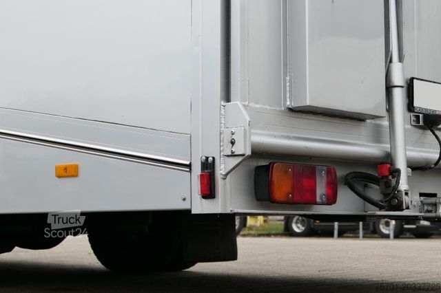 شاحنة نقل سيارات مغلقة MERCEDES-BENZ Atego 822 Autotransporter Geschloss. Automatik