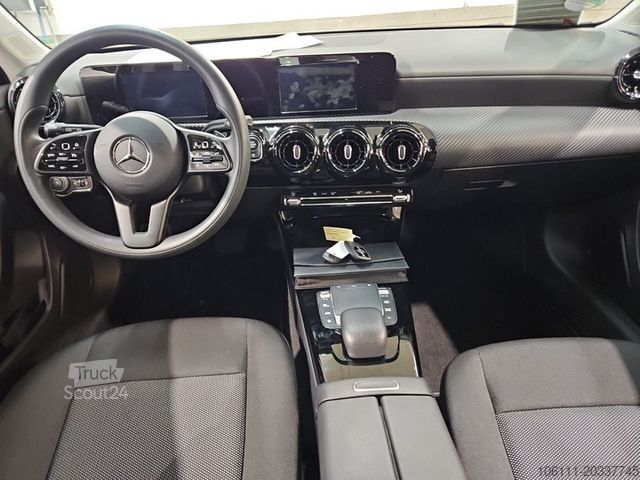 Furgon MERCEDES-BENZ A 200 Automatik Navigation Komfort-Fahrwerk