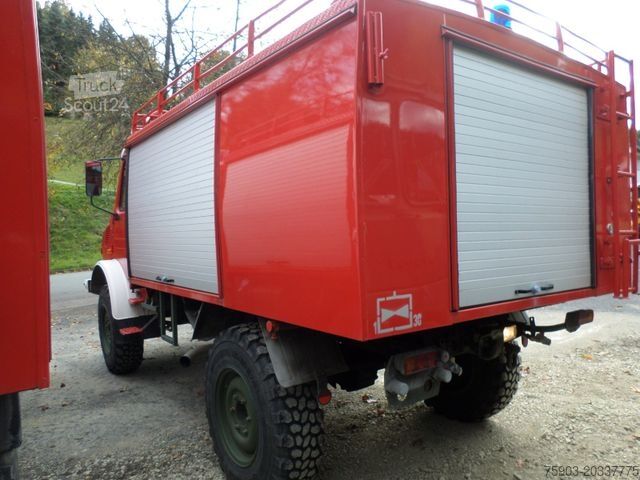 Boxvogn MERCEDES-BENZ 2x Feuerwehr Unimog  U 1300 L Tank & Pumpe 1500