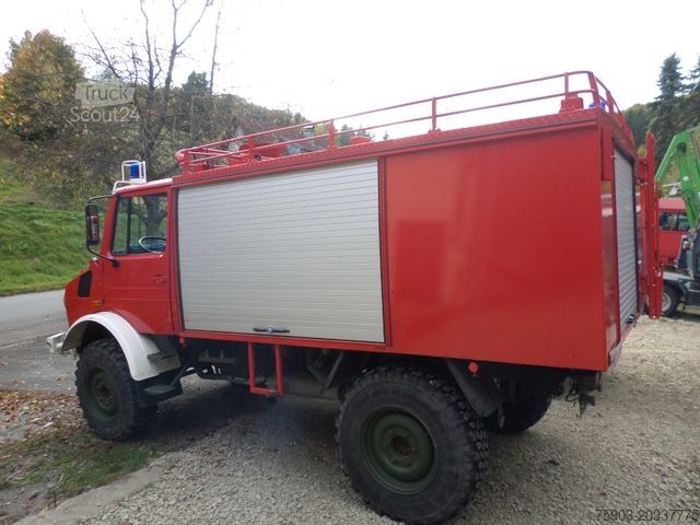 Boxvogn MERCEDES-BENZ 2x Feuerwehr Unimog  U 1300 L Tank & Pumpe 1500
