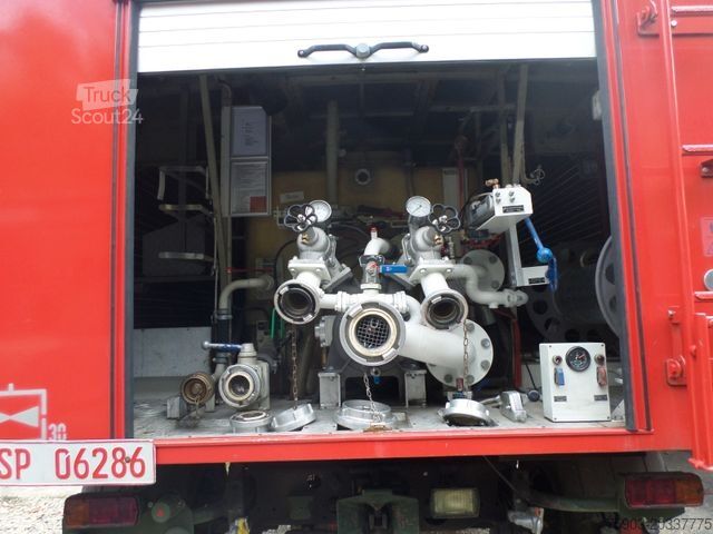 Boxvogn MERCEDES-BENZ 2x Feuerwehr Unimog  U 1300 L Tank & Pumpe 1500