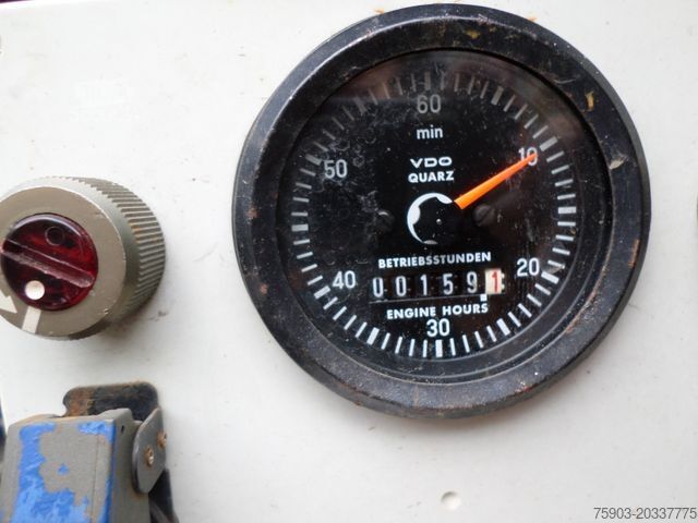 Boxvogn MERCEDES-BENZ 2x Feuerwehr Unimog  U 1300 L Tank & Pumpe 1500