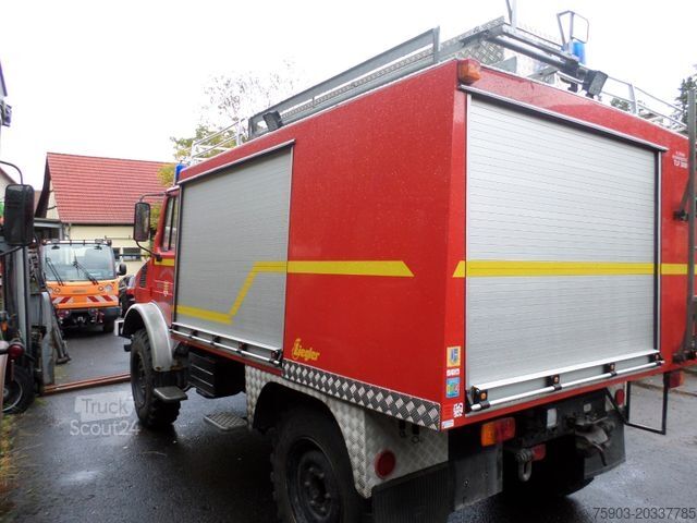 Boxvogn MERCEDES-BENZ Feuerwehr Unimog  U 1300 L  Tank & Pumpe 1800 L