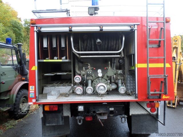 Boxvogn MERCEDES-BENZ Feuerwehr Unimog  U 1300 L  Tank & Pumpe 1800 L